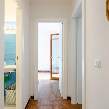 House Marina Near The Sea - 2 Minute From Station 아파트 *